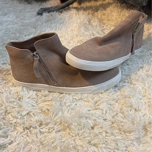 Zip Up Fashion Sneaker